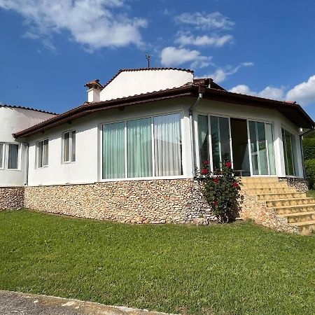 Приятна Къща За Почивка Караколев 2 Villa Obrochishte ภายนอก รูปภาพ