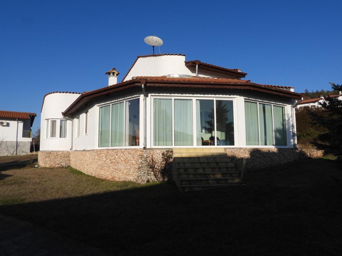 Приятна Къща За Почивка Караколев 2 Villa Obrochishte ภายนอก รูปภาพ