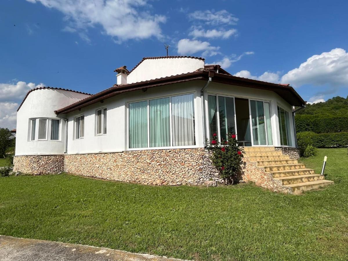 Приятна Къща За Почивка Караколев 2 Villa Obrochishte ภายนอก รูปภาพ