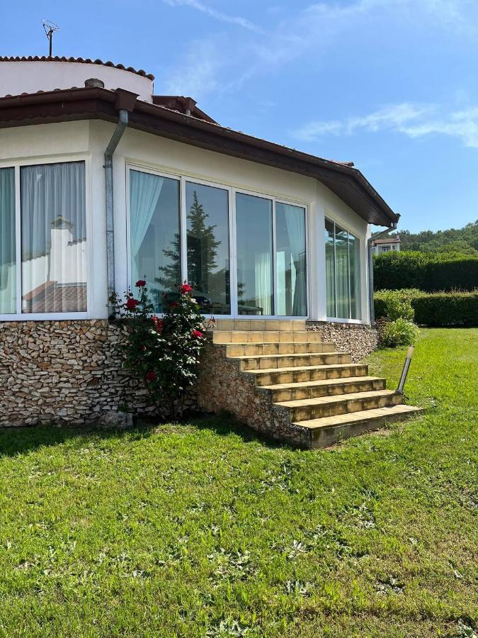 Приятна Къща За Почивка Караколев 2 Villa Obrochishte ภายนอก รูปภาพ