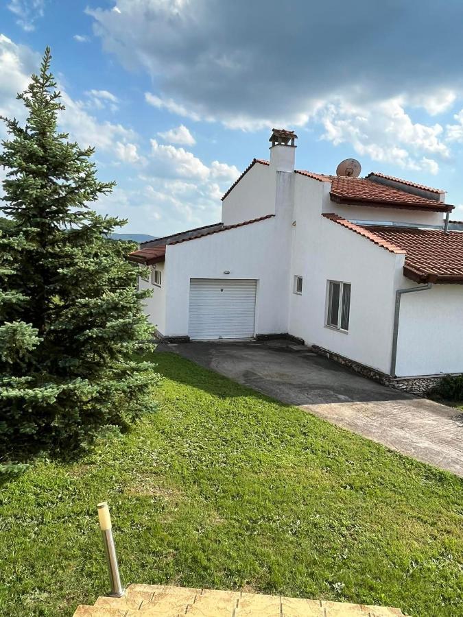 Приятна Къща За Почивка Караколев 2 Villa Obrochishte ภายนอก รูปภาพ