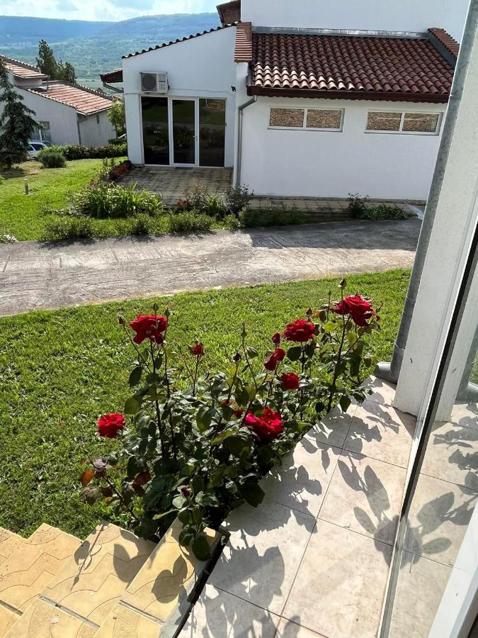Приятна Къща За Почивка Караколев 2 Villa Obrochishte ภายนอก รูปภาพ